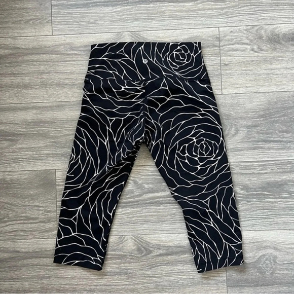 Lululemon cropped leggings - Picture 2 of 5